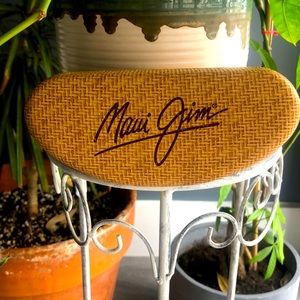 Classic Maui Jim case in the whicker pattern. Great pre owned condition. Clean.